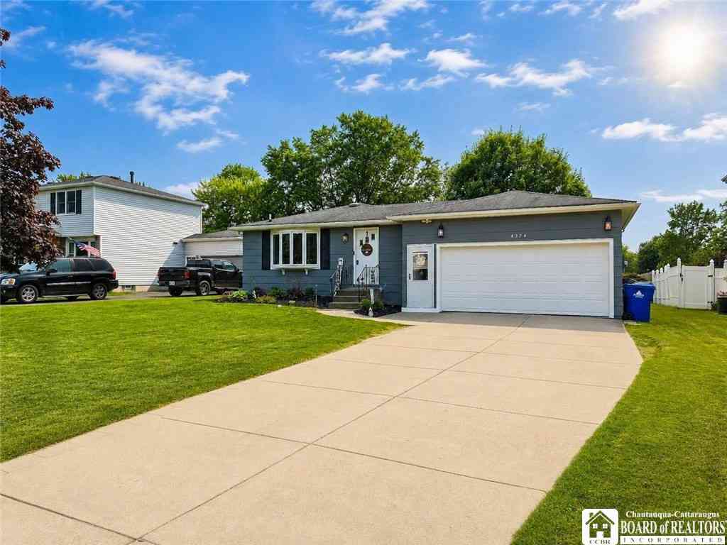 Homes For Sale - 4374 Robin Lane<br/> Hamburg, NY 14075