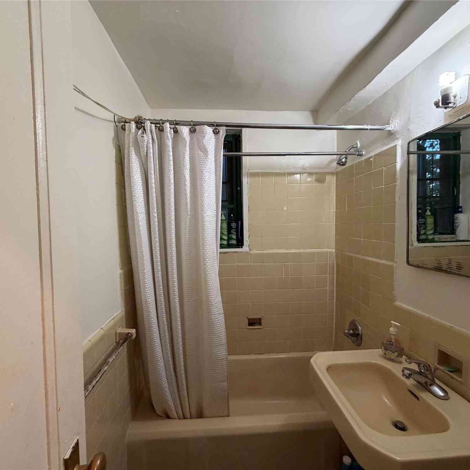 Condo For Sale - 1551 Unionport Road #4C<br/> Bronx, NY 10462