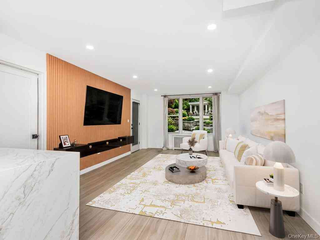 Homes For Sale - 2750 Johnson Avenue #4<br/> Bronx, NY 10463