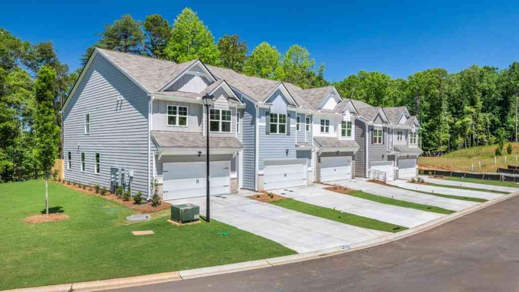 Townhouse For Sale - 4203 Merlin Pass<br/> Gainesville, GA 30506