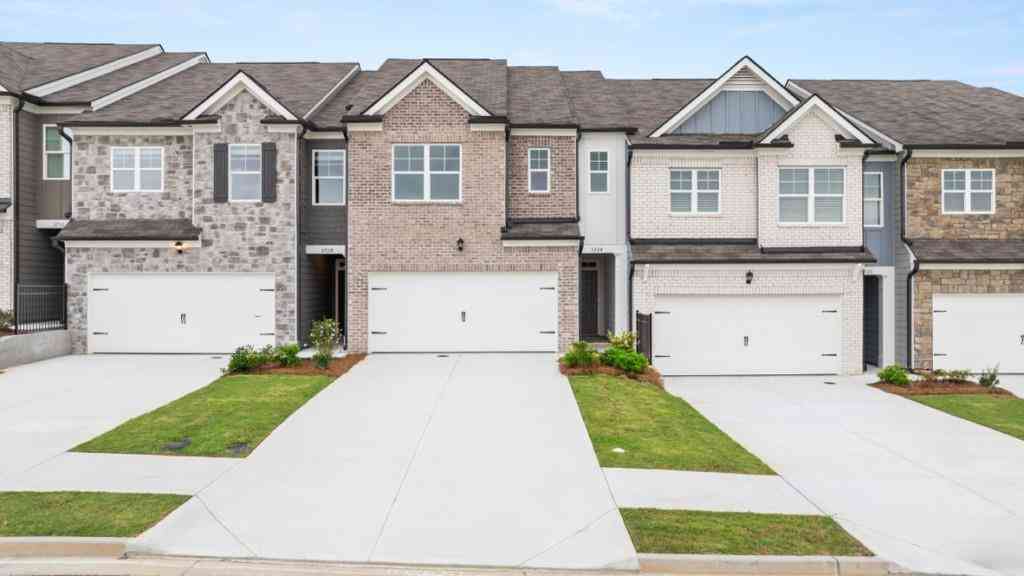 Townhouse For Sale - 3724 Skylar Drive<br/> Douglasville, GA 30135