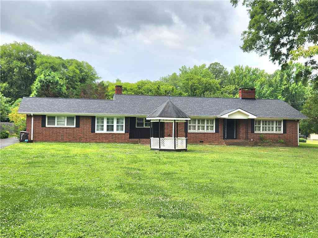 Homes For Sale - 8 Highland Lane<br/> Cartersville, GA 30120