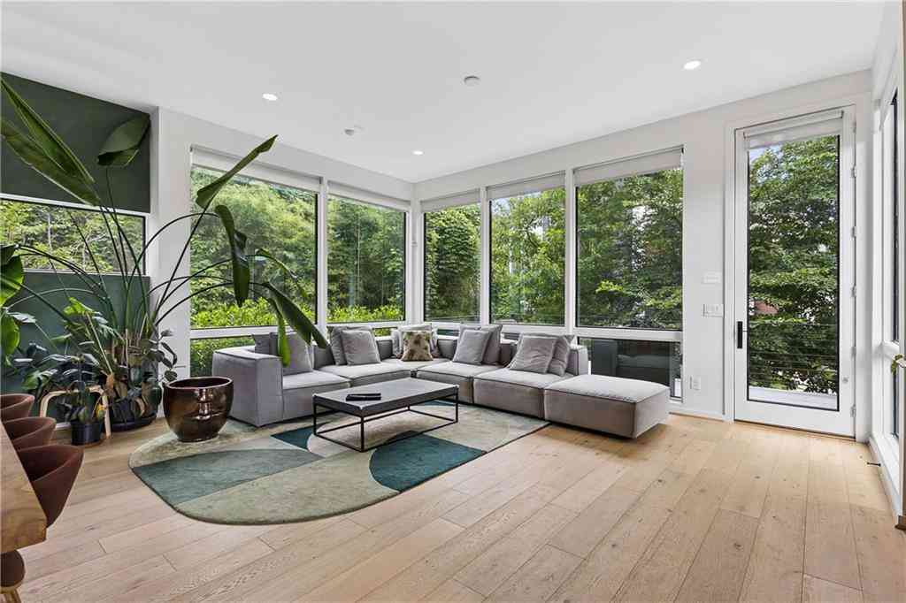 Townhouse For Sale - 829 North Avenue #2<br/> Atlanta, GA 30306