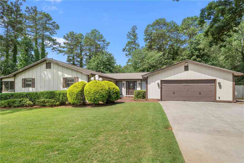 Homes For Sale - 1204 Heritage Hills Circle<br/> Snellville, GA 30078