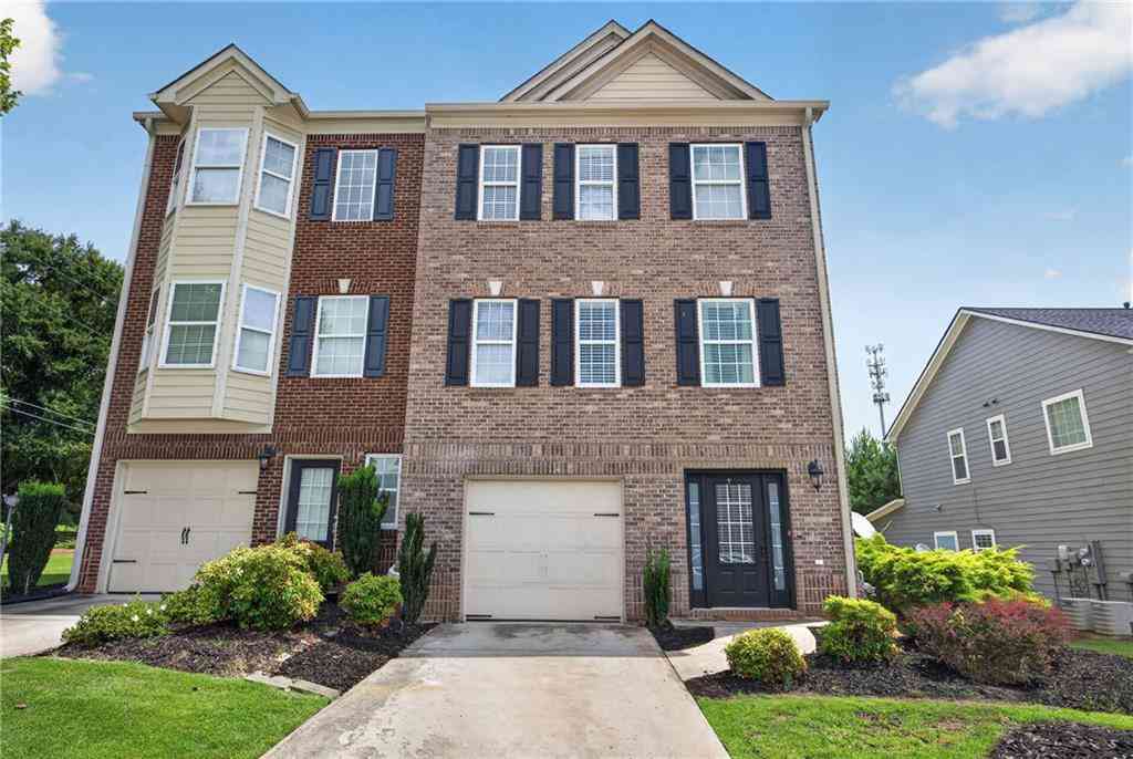 Townhouse For Sale - 2940 Frederica Court<br/> Douglasville, GA 30135