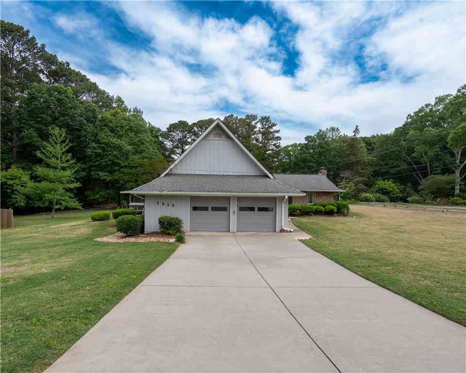 Homes For Sale - 3926 Cardinal Drive<br/> Tucker, GA 30084