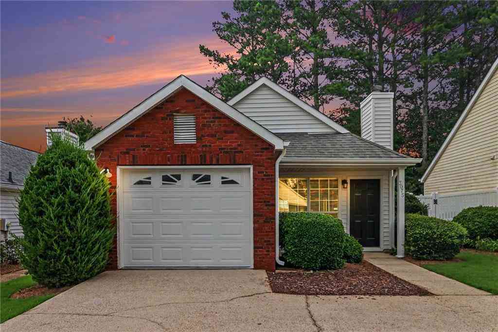 Homes For Sale - 3075 Barnwood Crossing<br/> Duluth, GA 30097