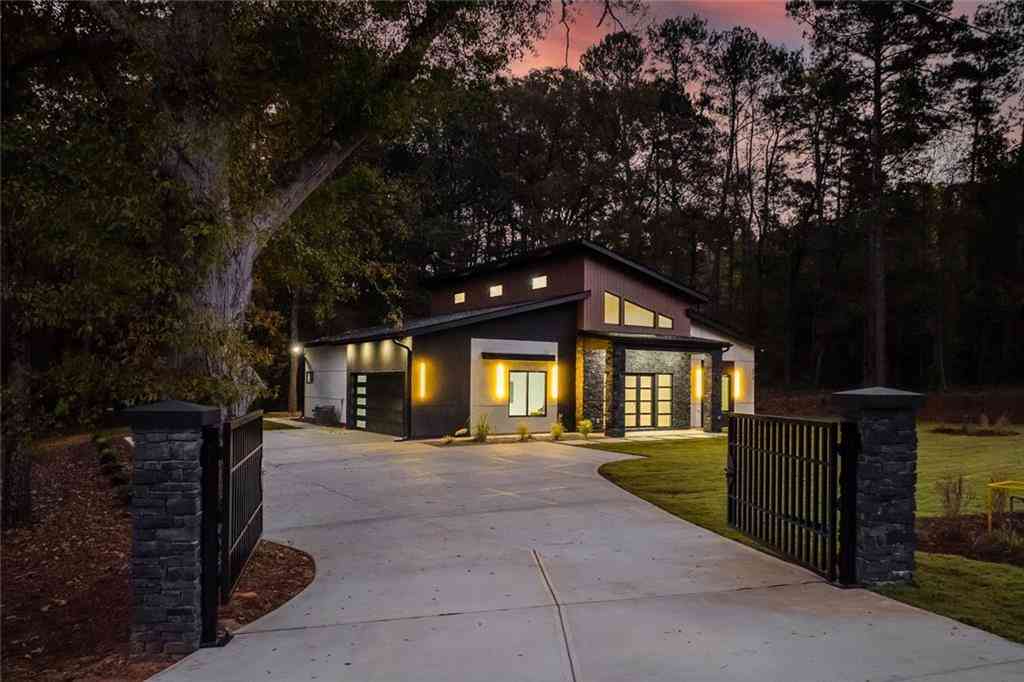Homes For Sale - 670 Loganville Highway<br/> Winder, GA 30680