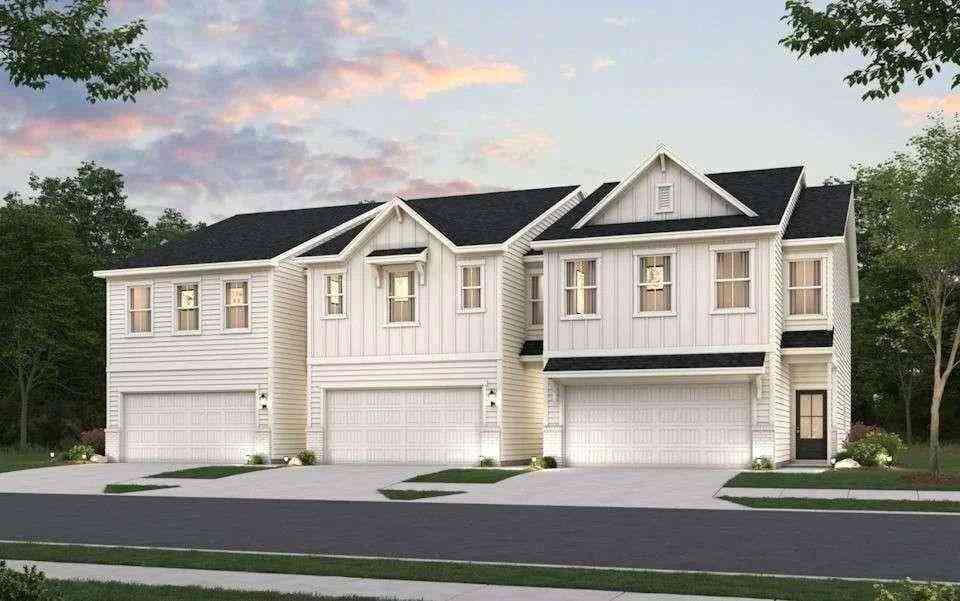 Townhouse For Sale - 7517 Clover Lane #120<br/> Flowery Branch, GA 30542