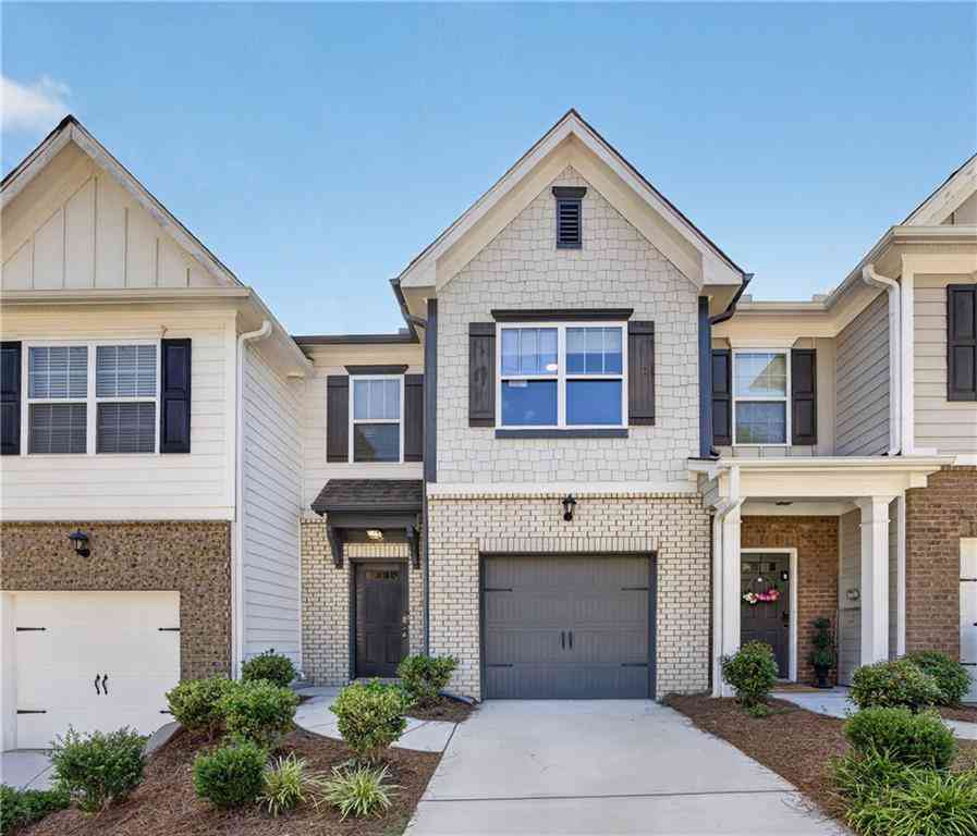 Townhouse For Sale - 124 Chastain Way<br/> Newnan, GA 30263