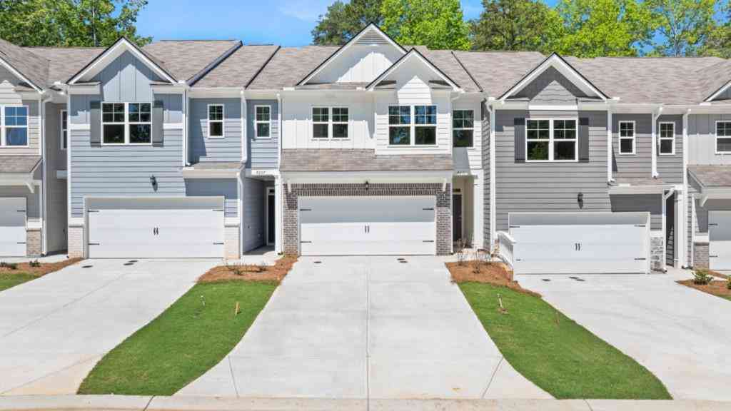 Townhouse For Sale - 4211 Merlin Pass<br/> Gainesville, GA 30506