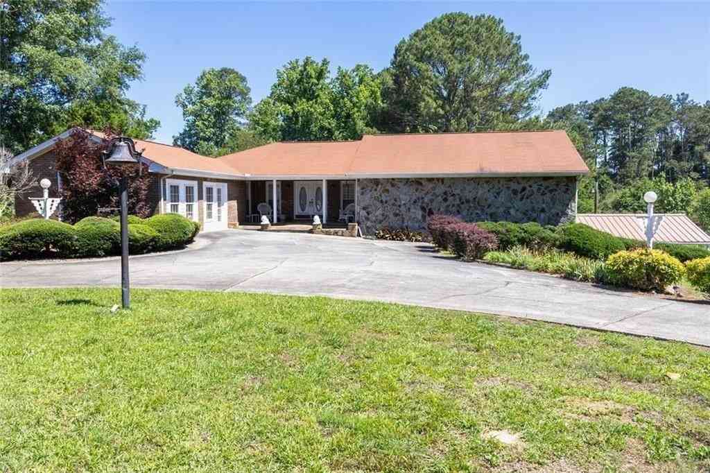 Homes For Sale - 4625 Lovvorn Rd Road<br/> Carrollton, GA 30117