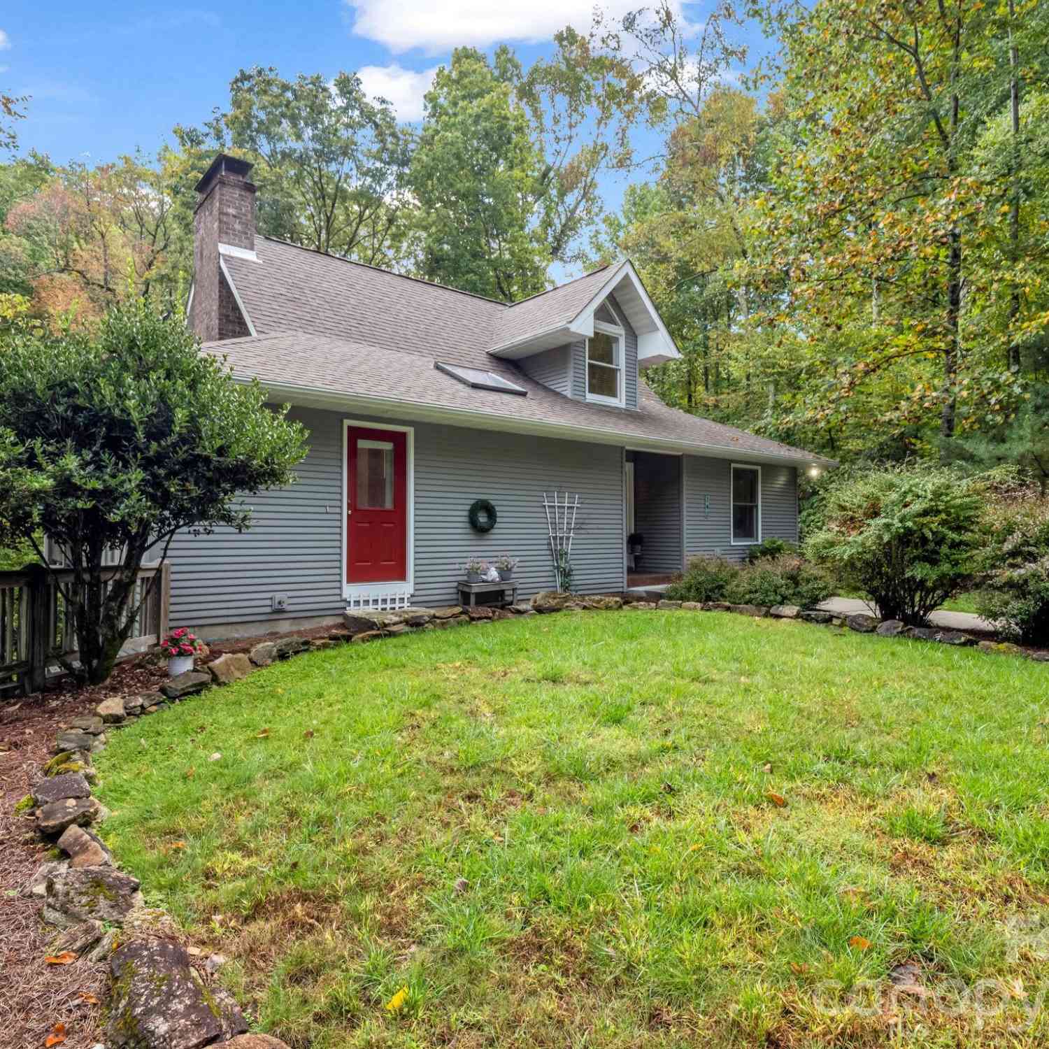Homes For Sale - 142 Winterview Trail<br/> Hendersonville, NC 28739