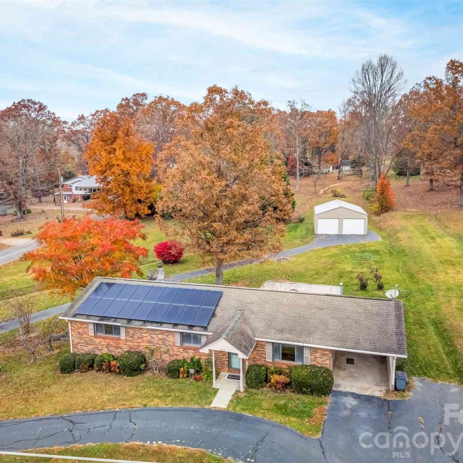 Homes For Sale - 605 Dana Road<br/> Hendersonville, NC 28792