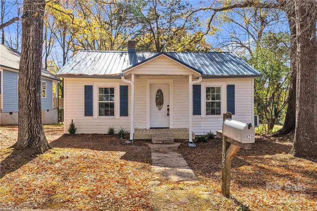 Homes For Sale - 1125 Wilmington Avenue<br/> Statesville, NC 28677