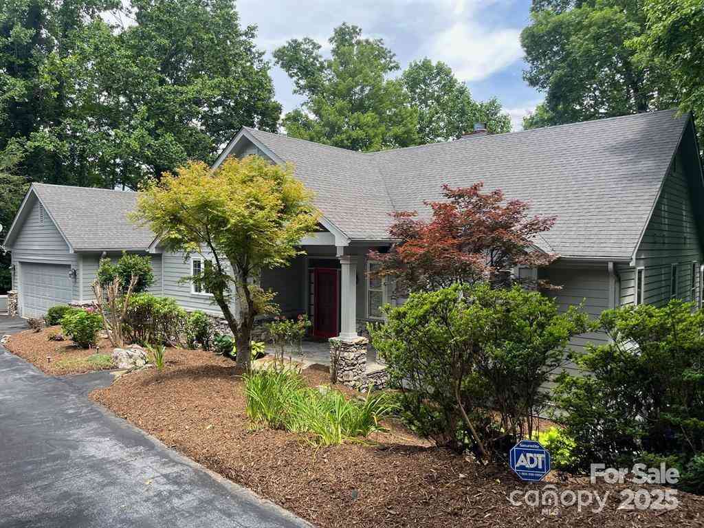 Homes For Sale - 180 High Road Overlook<br/> Hendersonville, NC 28739