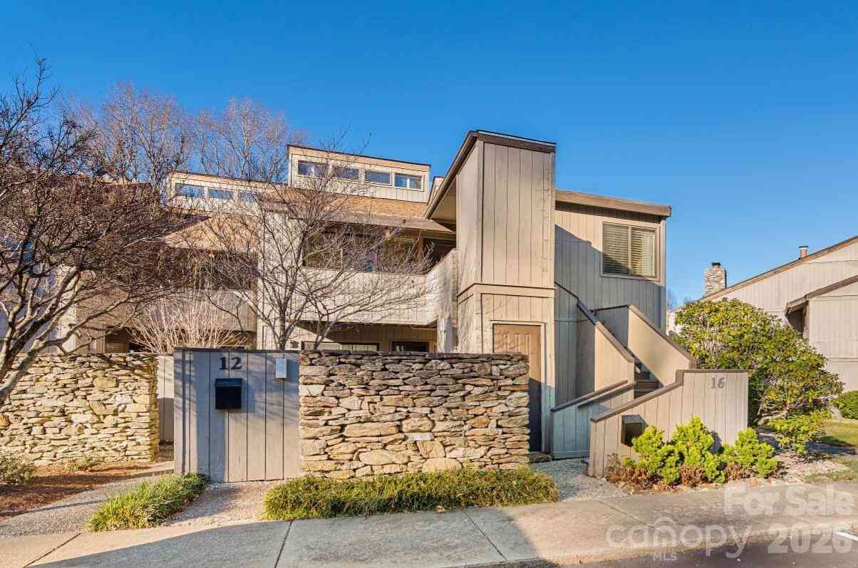 Condo For Sale - 16 Lakemoor Lane<br/> Hendersonville, NC 28739