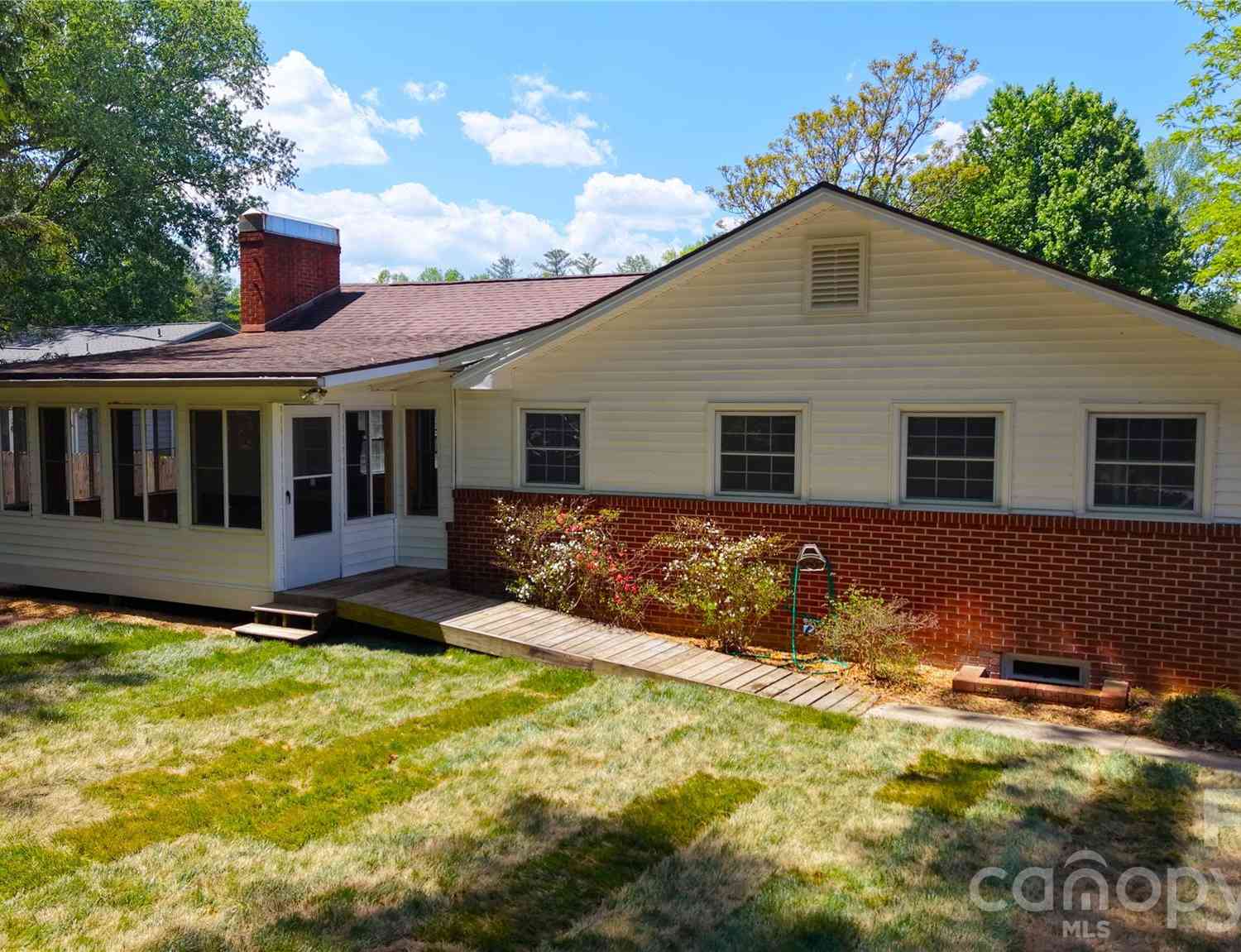 Homes For Sale - 1627 Greenville Highway<br/> Hendersonville, NC 28792