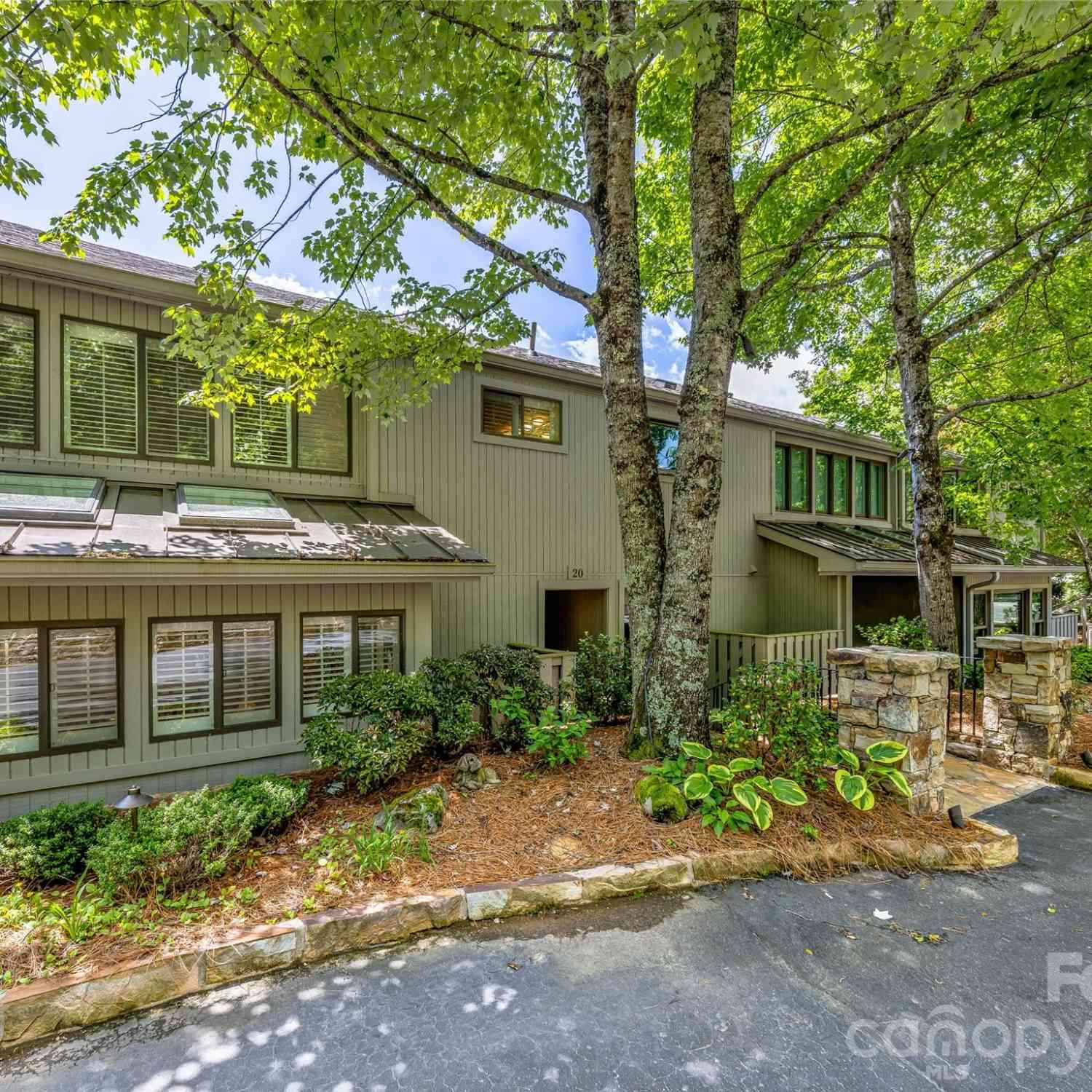 Condo For Sale - 24 E Toxaway Shores Road #20<br/> Transylvania County, Lake Toxaway, NC 28747