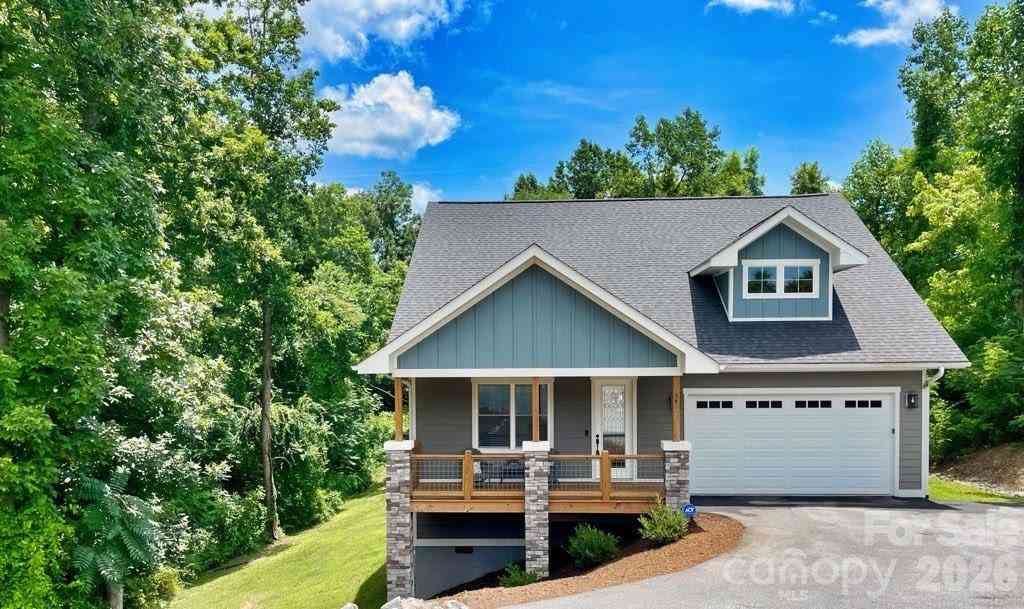 Homes For Sale - 14 Cider Hill Lane<br/> Hendersonville, NC 28792