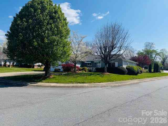 Homes For Sale - 200 Dartcrest Drive<br/> Hendersonville, NC 28792