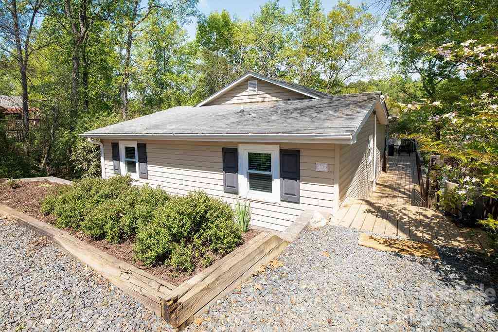 Homes For Sale - 257 Rolling View Drive<br/> New London, NC 28127