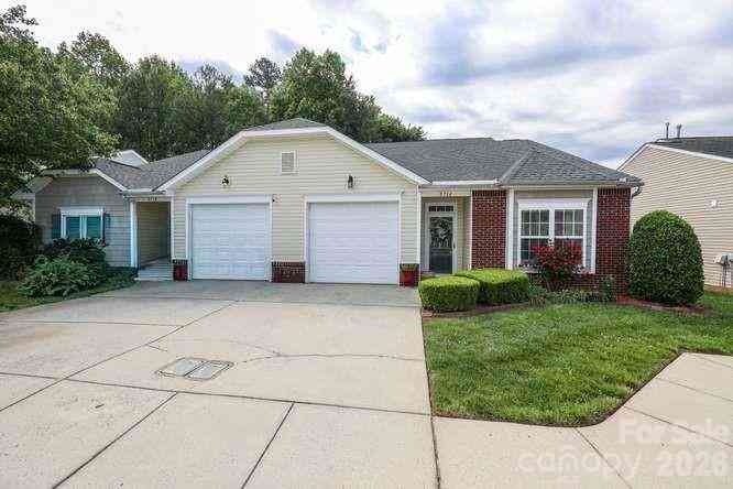 Condo For Sale - 5714 Bradford Lake Lane<br/> Charlotte, NC 28269