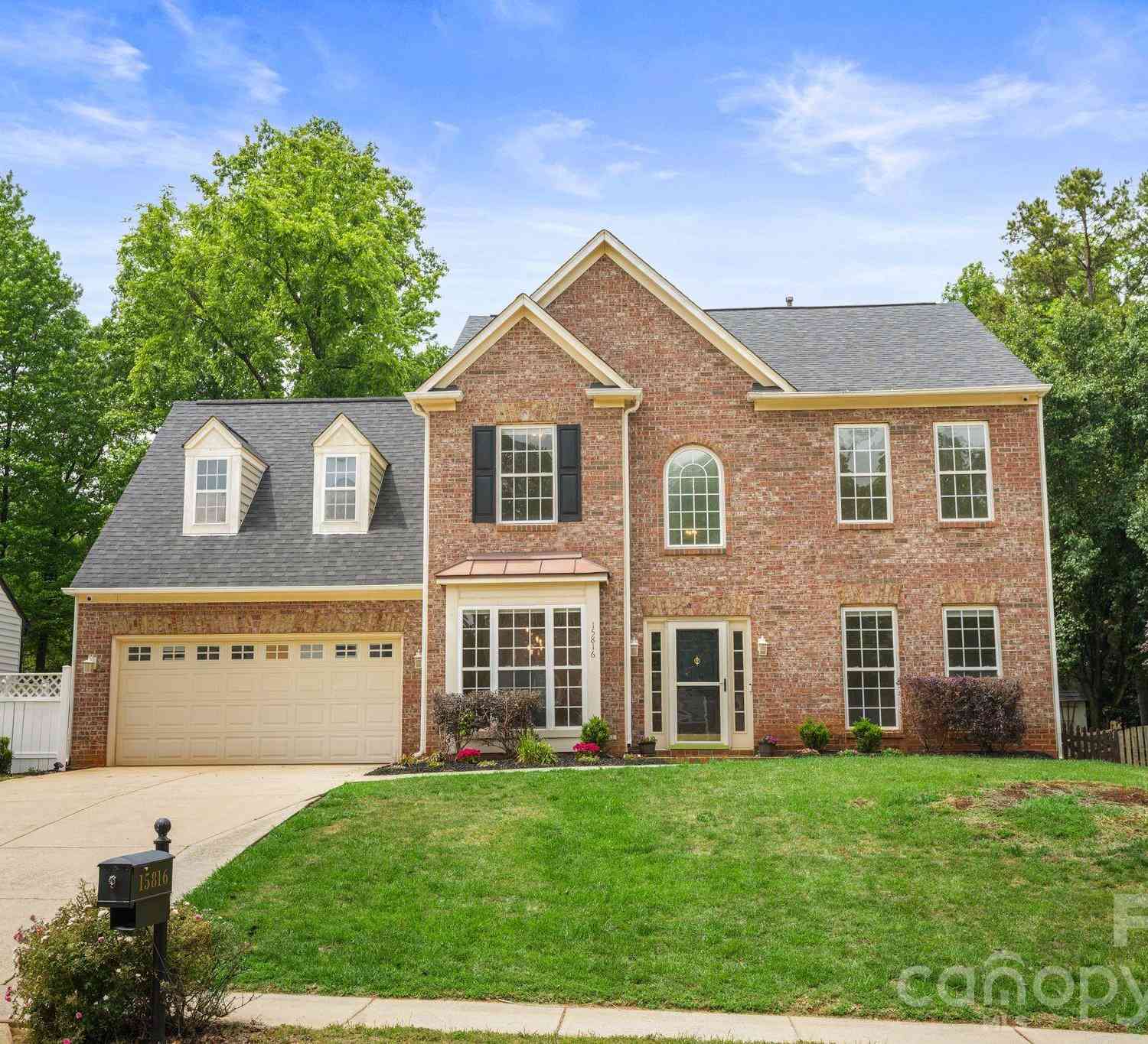 Homes For Sale - 15816 Gathering Oaks Drive<br/> Huntersville, NC 28078