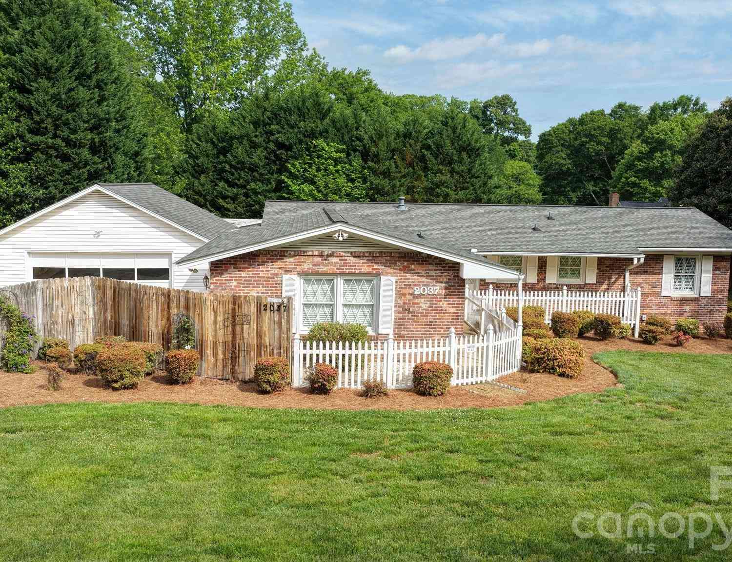 Homes For Sale - 2037 Helen Drive<br/> Gastonia, NC 28054