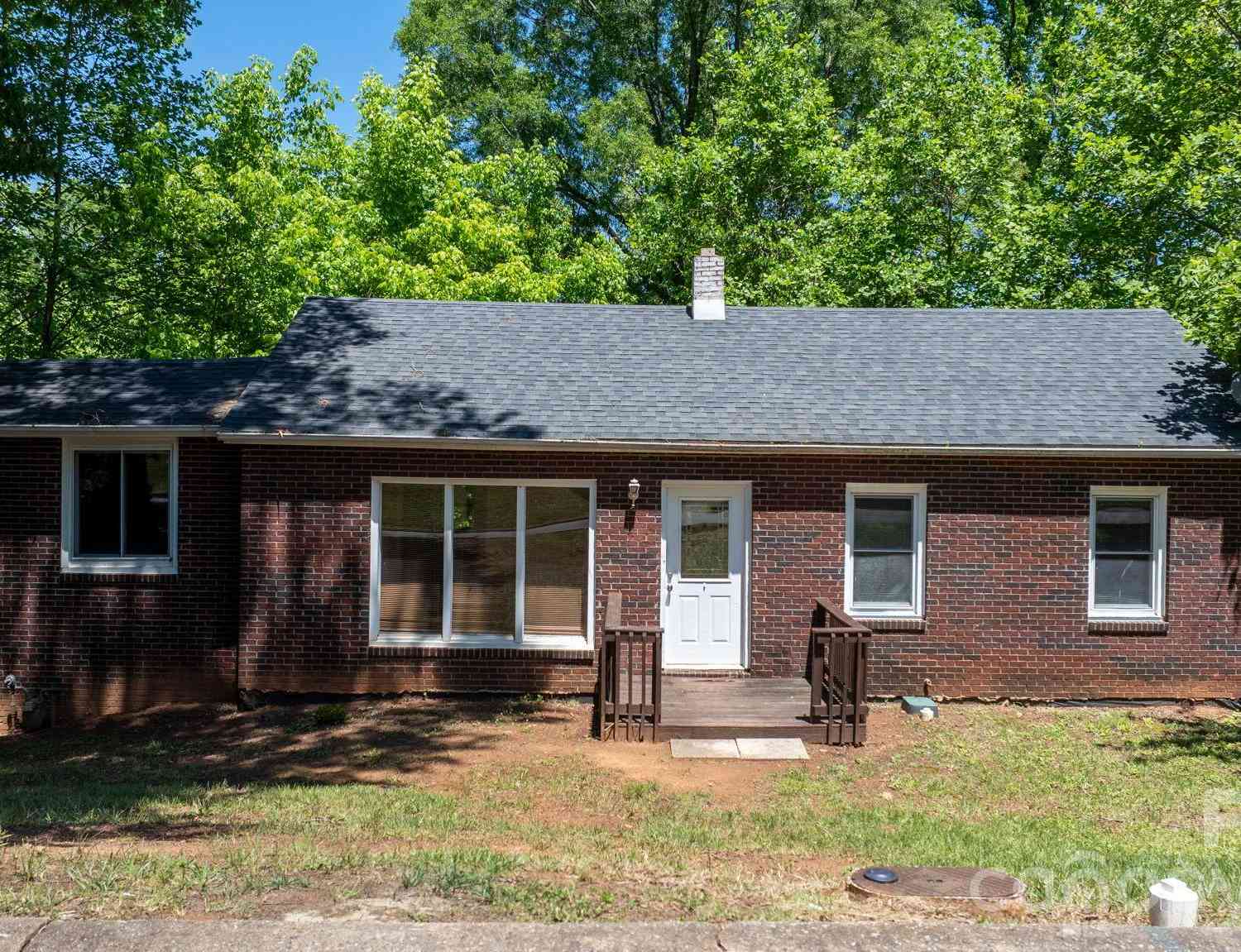 Homes For Sale - 722 E F Street<br/> Newton, NC 28658