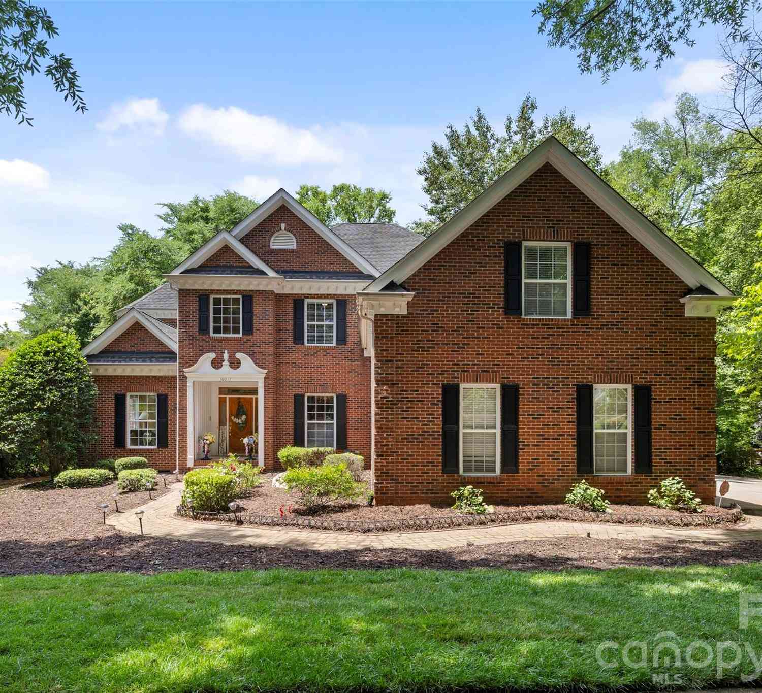 Homes For Sale - 16017 Chiltern Lane<br/> Huntersville, NC 28078
