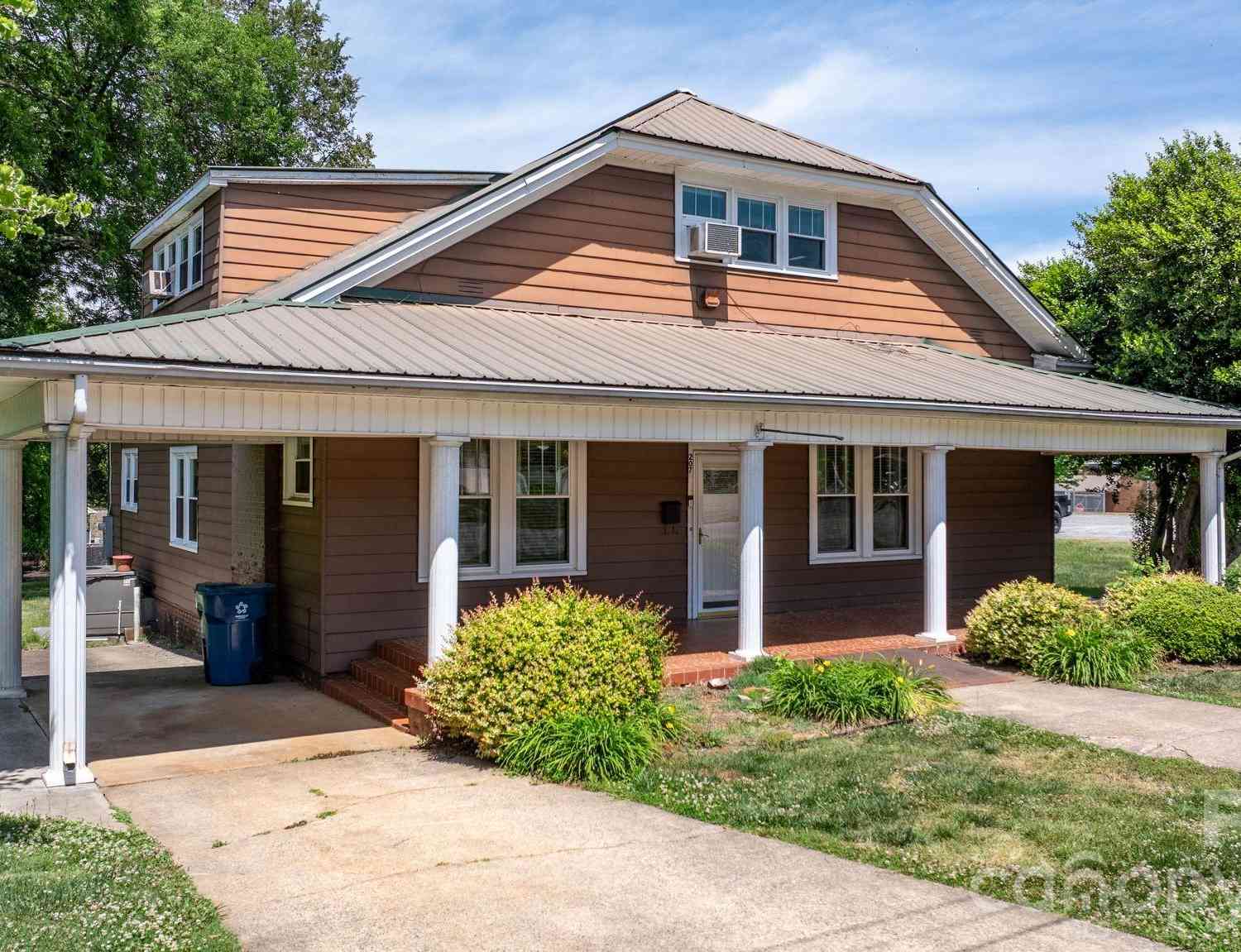 Homes For Sale - 207 W Main Street<br/> Maiden, NC 28650