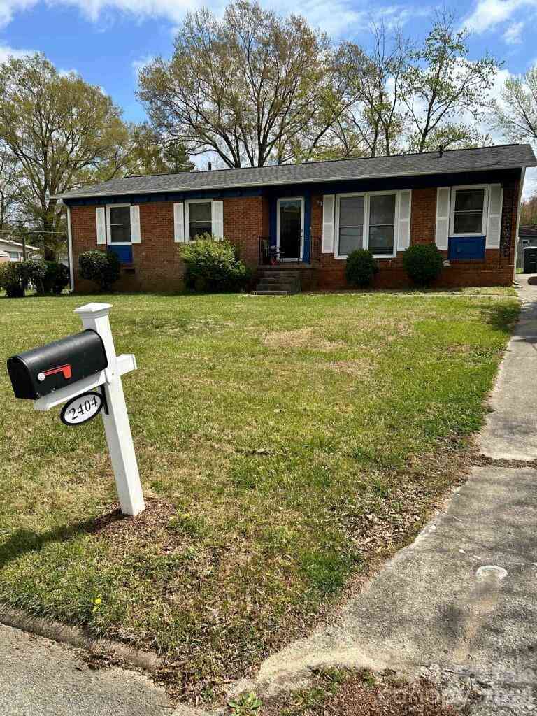 Homes For Sale - 2404 Larkspur Drive<br/> Greensboro, NC 27405