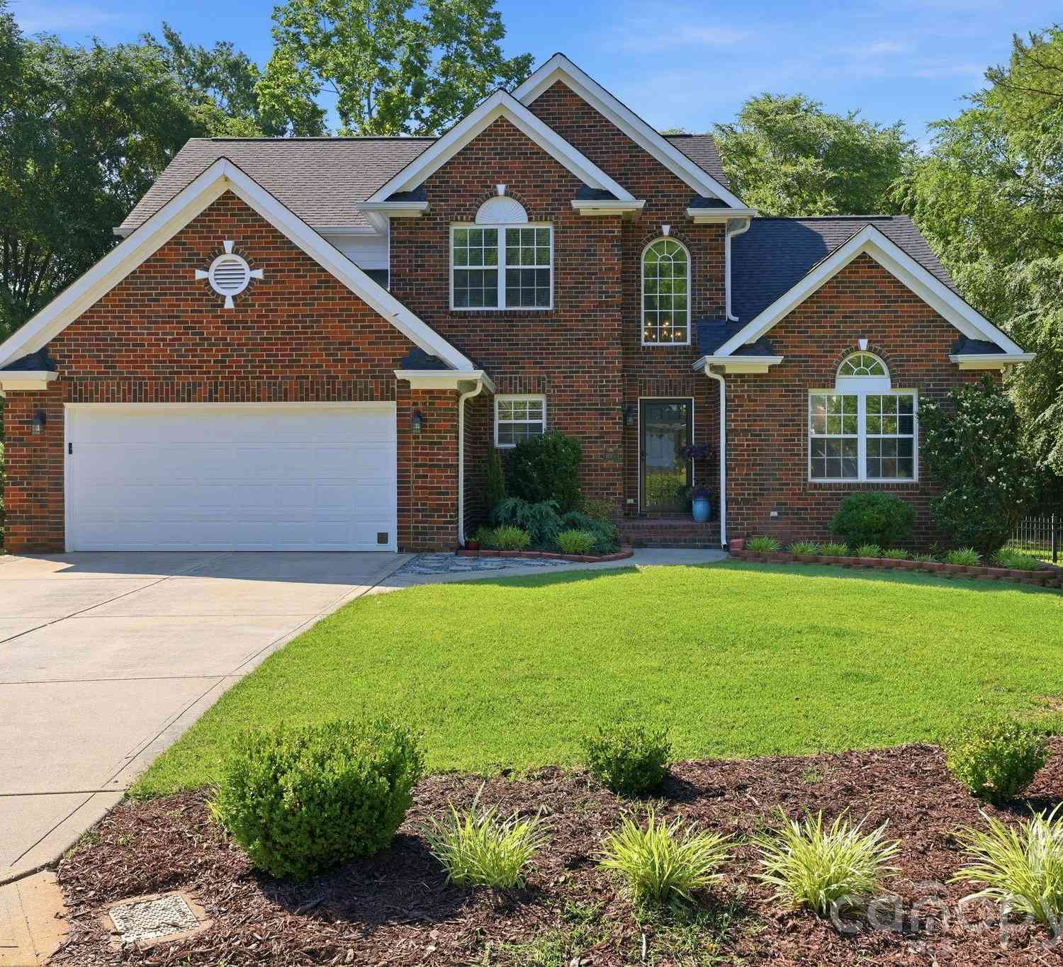 Homes For Sale - 15704 Framingham Lane<br/> Huntersville, NC 28078