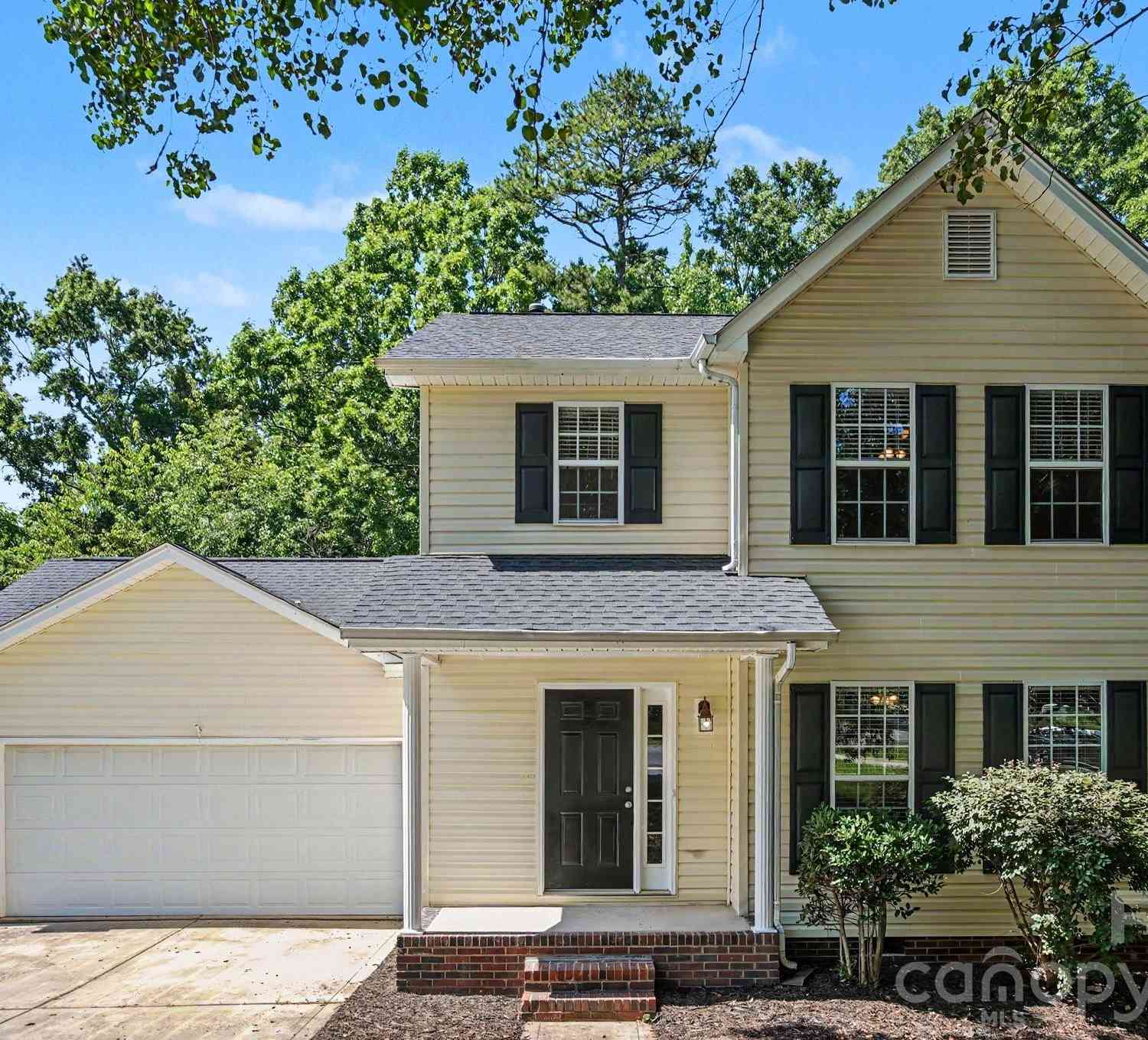 Homes For Sale - 12505 Britton Wood Place<br/> Charlotte, NC 28278