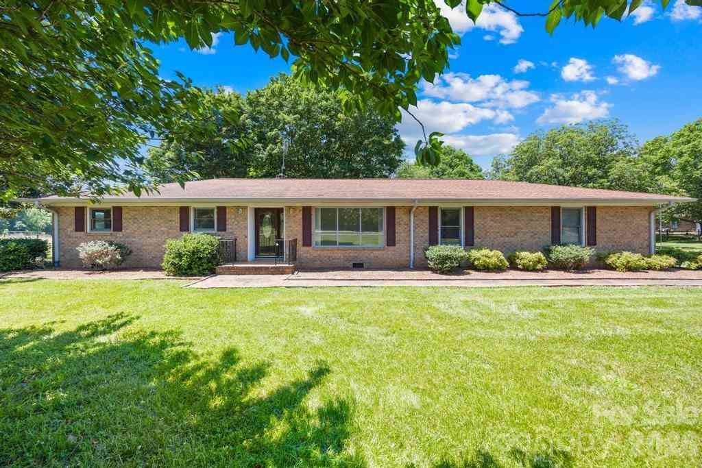 Homes For Sale - 406 Kistler Farm Road<br/> Mooresville, NC 28115