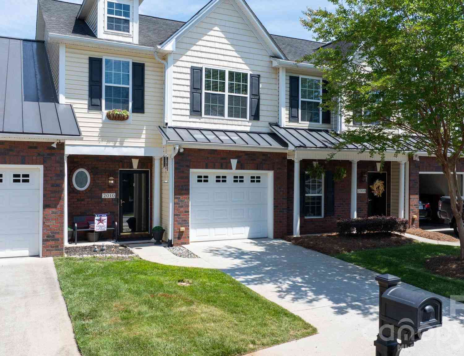 Townhouse For Sale - 2010 Talbot Lane<br/> Hickory, NC 28602