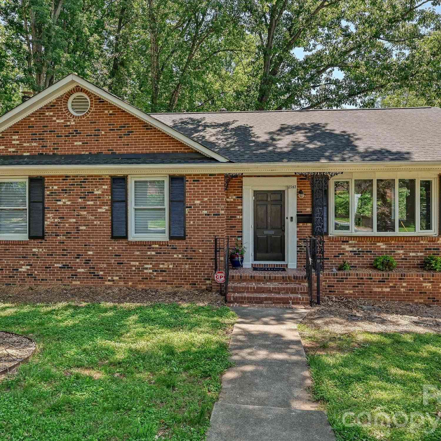 Homes For Sale - 6947 Woodstock Drive<br/> Charlotte, NC 28210