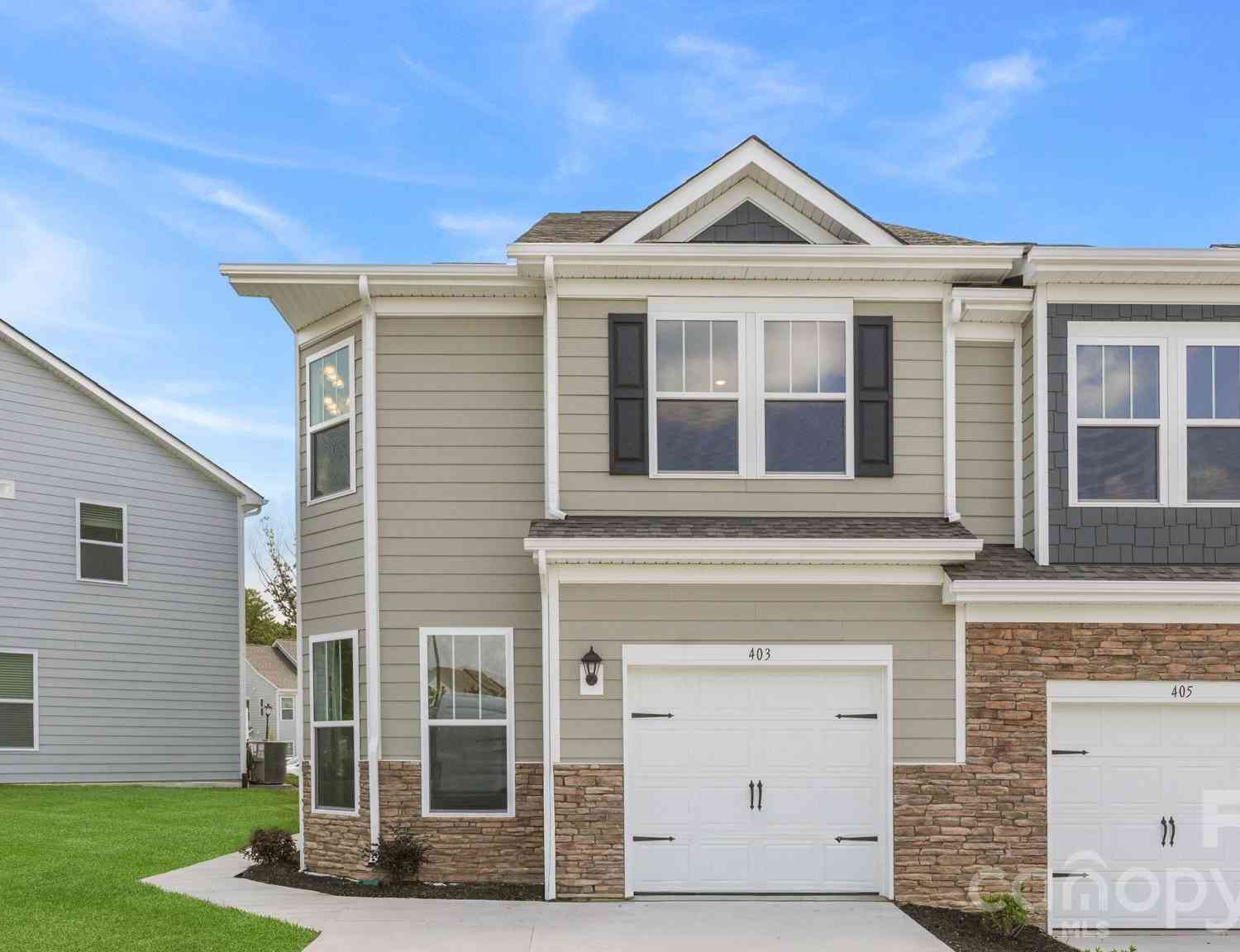 Townhouse For Sale - 403 Creekview Road<br/> Hendersonville, NC 28792
