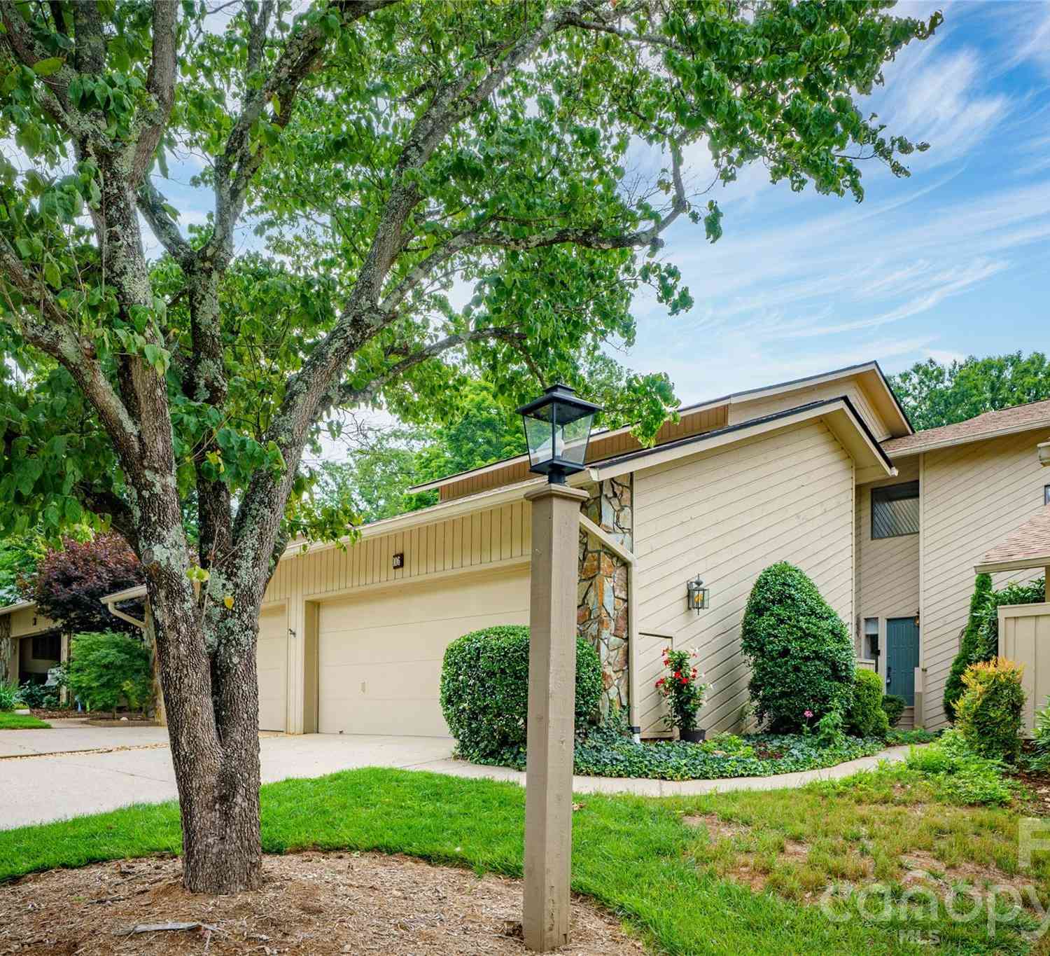 Townhouse For Sale - 106 Deerlake Drive<br/> Asheville, NC 28803