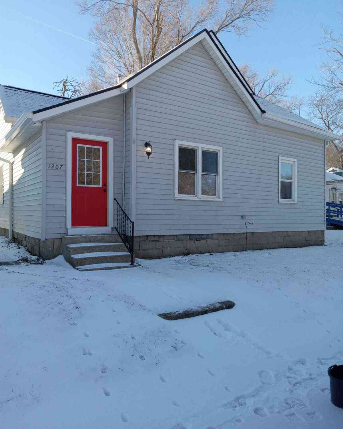 Homes For Sale - 1207 W 10th Street<br/> Madison County, Anderson, IN 46016