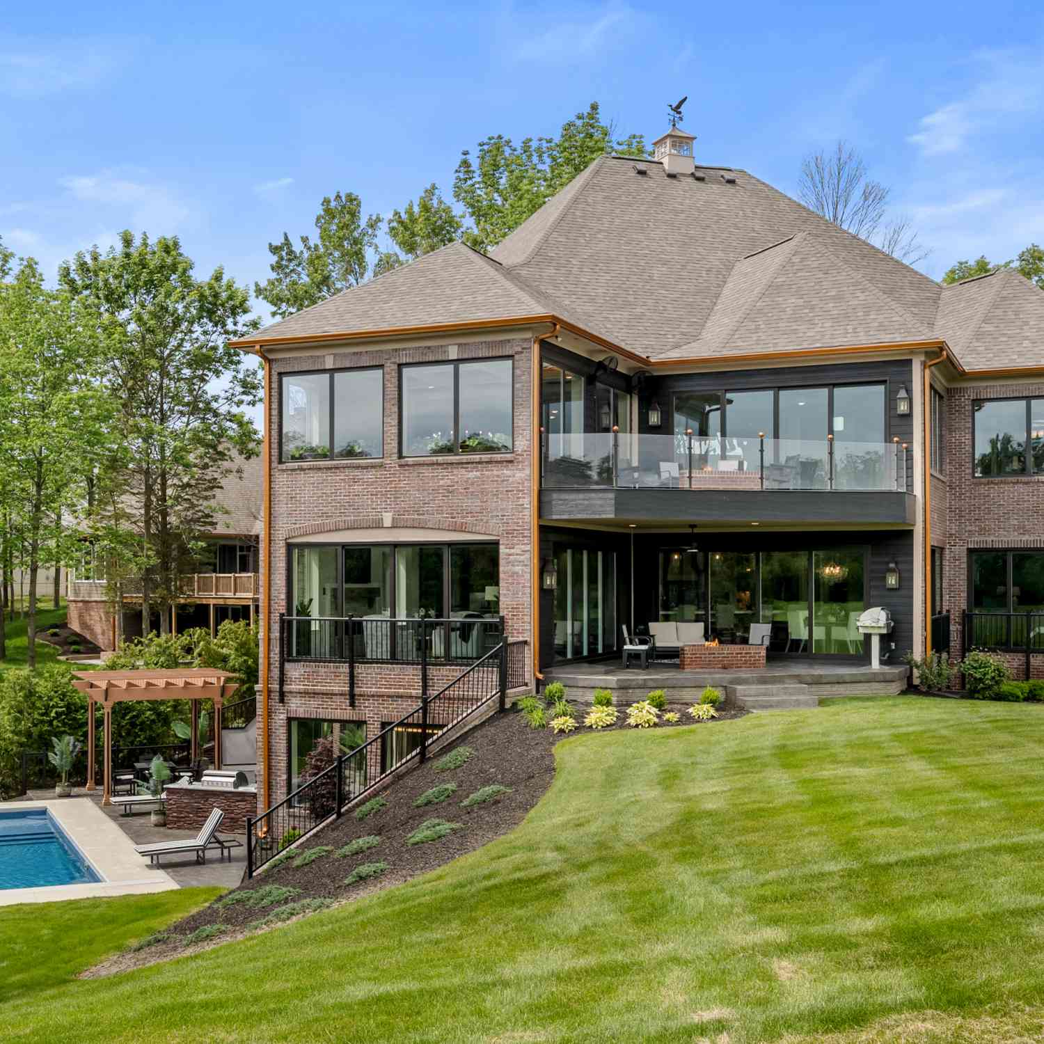 Homes For Sale - 11683 Cold Creek Court<br/> Zionsville, IN 46077