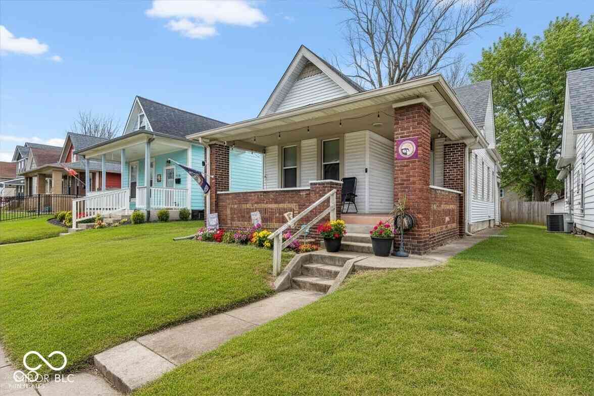 Homes For Sale - 219 N Summit Street<br/> Marion County, Indianapolis, IN 46201