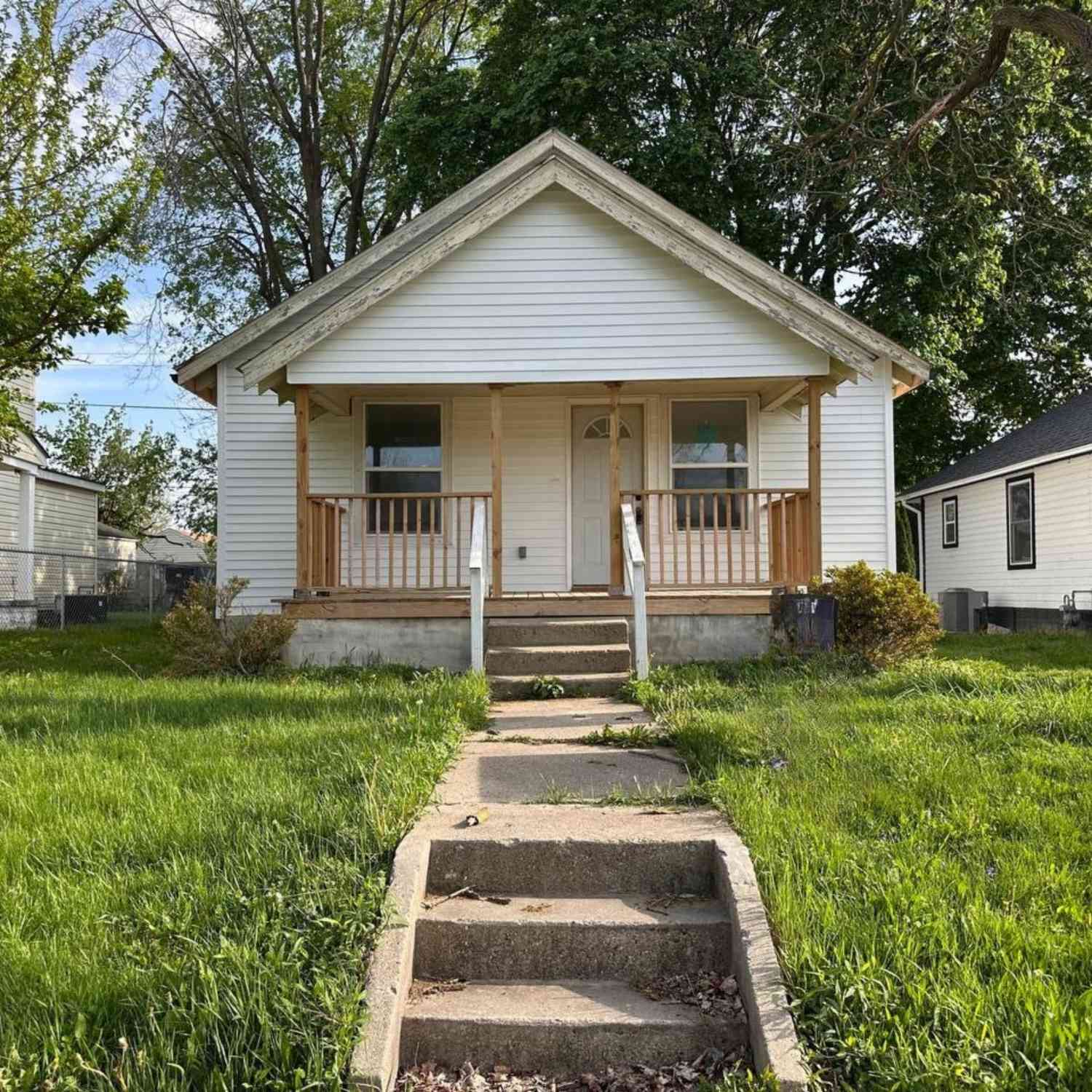 Homes For Sale - 1107 E Mulberry Street<br/> Howard County, Kokomo, IN 46901