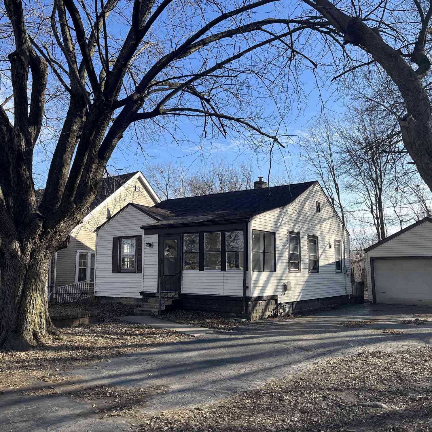 Homes For Sale - 17 W 40th Street<br/> Madison County, Anderson, IN 46013