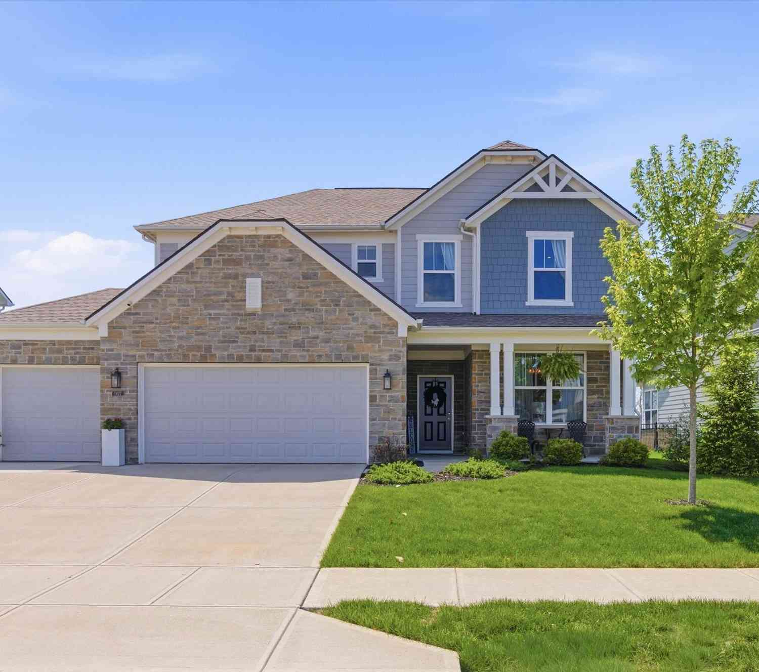 Homes For Sale - 1427 Oak Lake Lane<br/> Brownsburg, IN 46112