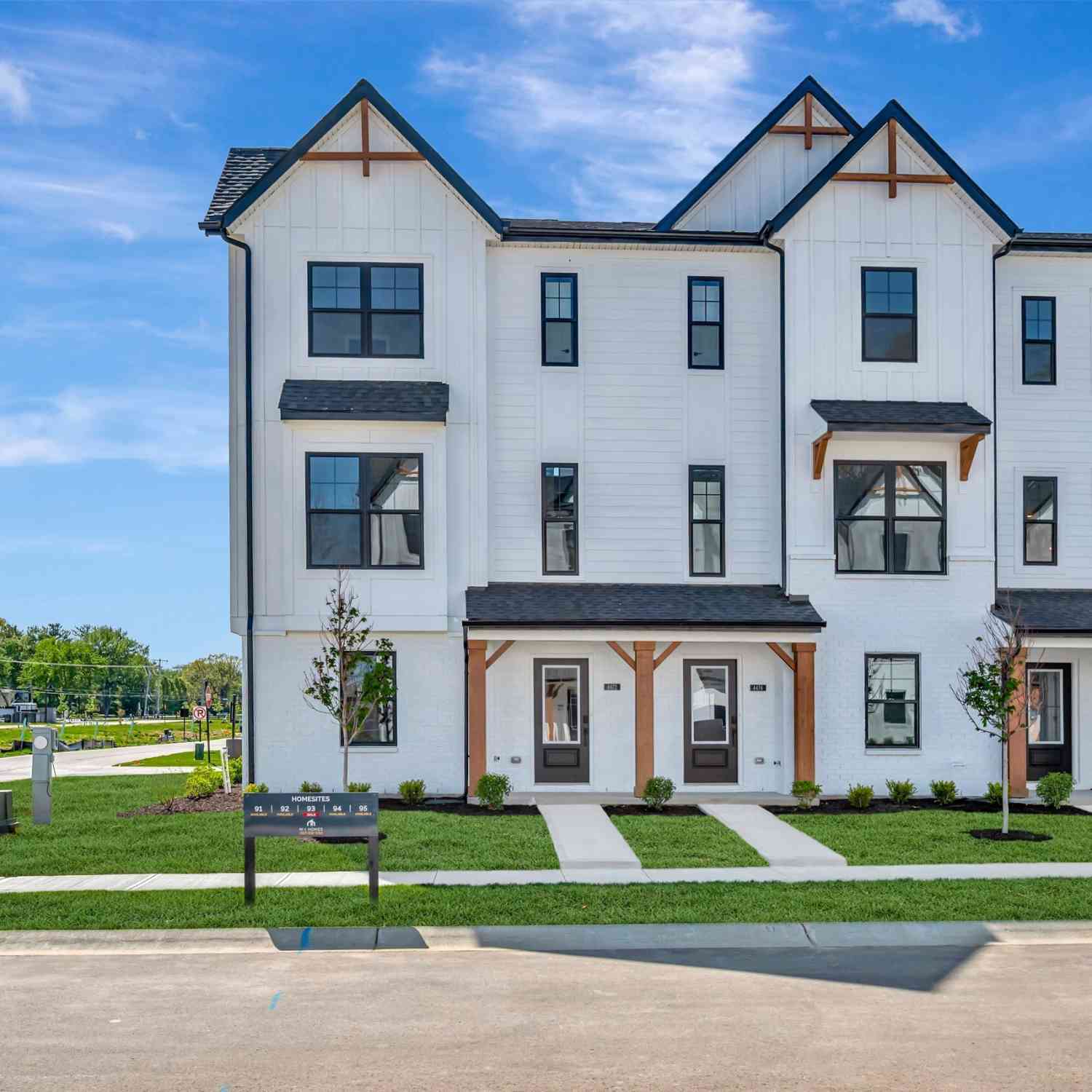 Townhouse For Sale - 4472 Yellowwood Avenue<br/> Brownsburg, IN 46112