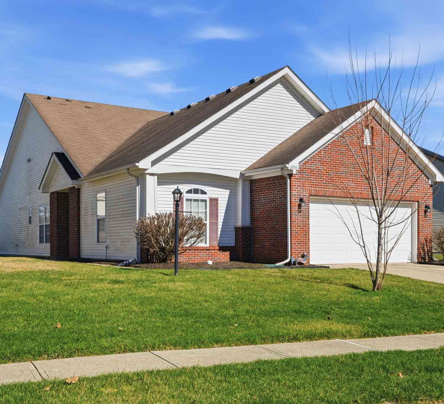 Homes For Sale - 6906 Harbour Woods Overlook<br/> Noblesville, IN 46062