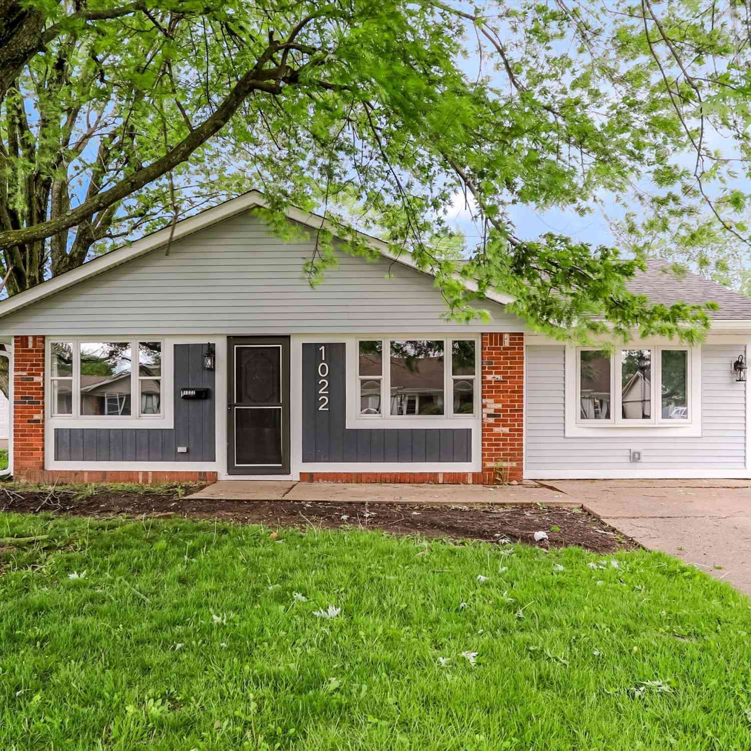 Homes For Sale - 1022 Ashland Avenue<br/> Whiteland, IN 46184