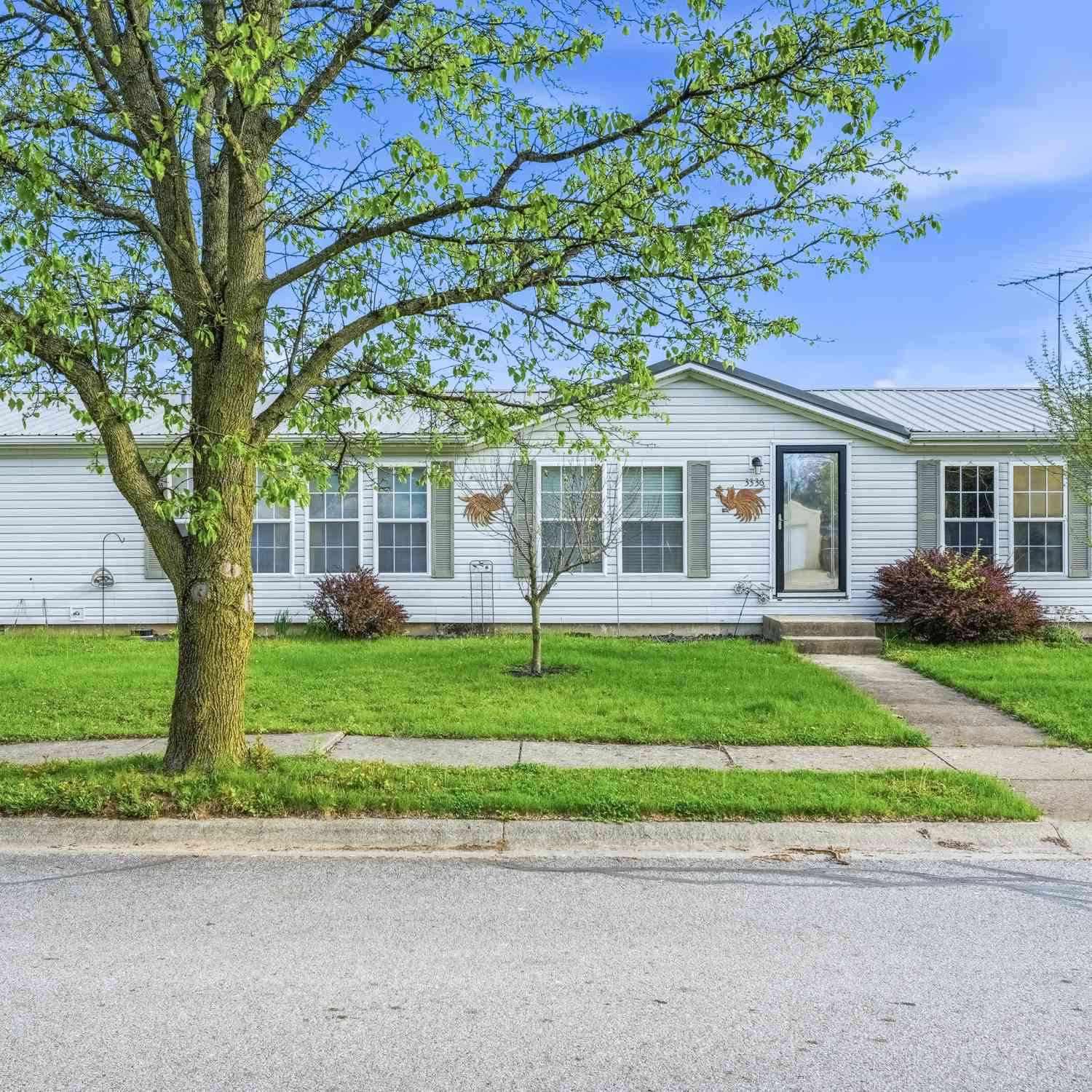 Mobile Home For Sale - 3336 Fall Valley Drive<br/> Columbus, IN 47203